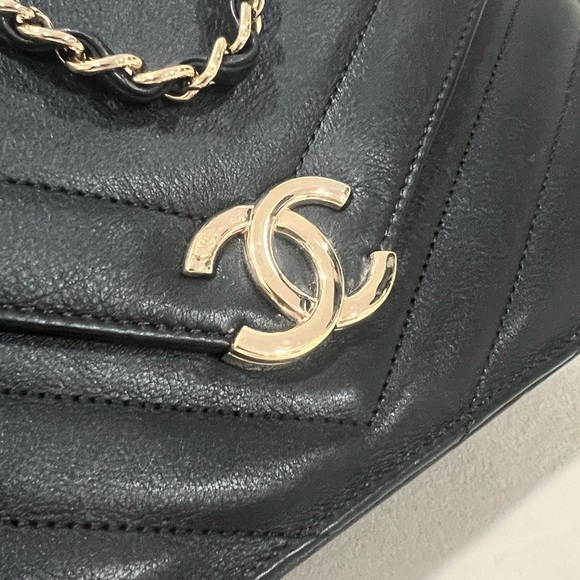 Chanel Black Chevron Leather Envelope Bag GHW - Picture 7 of 15